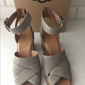 BRAND NEW UGG SANDRA 3" HEEL SANDALS SIZE 5